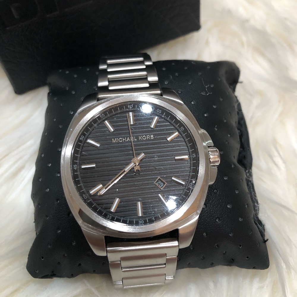NEW without Tag Michael kors Bryson Men’s Silver watch !!